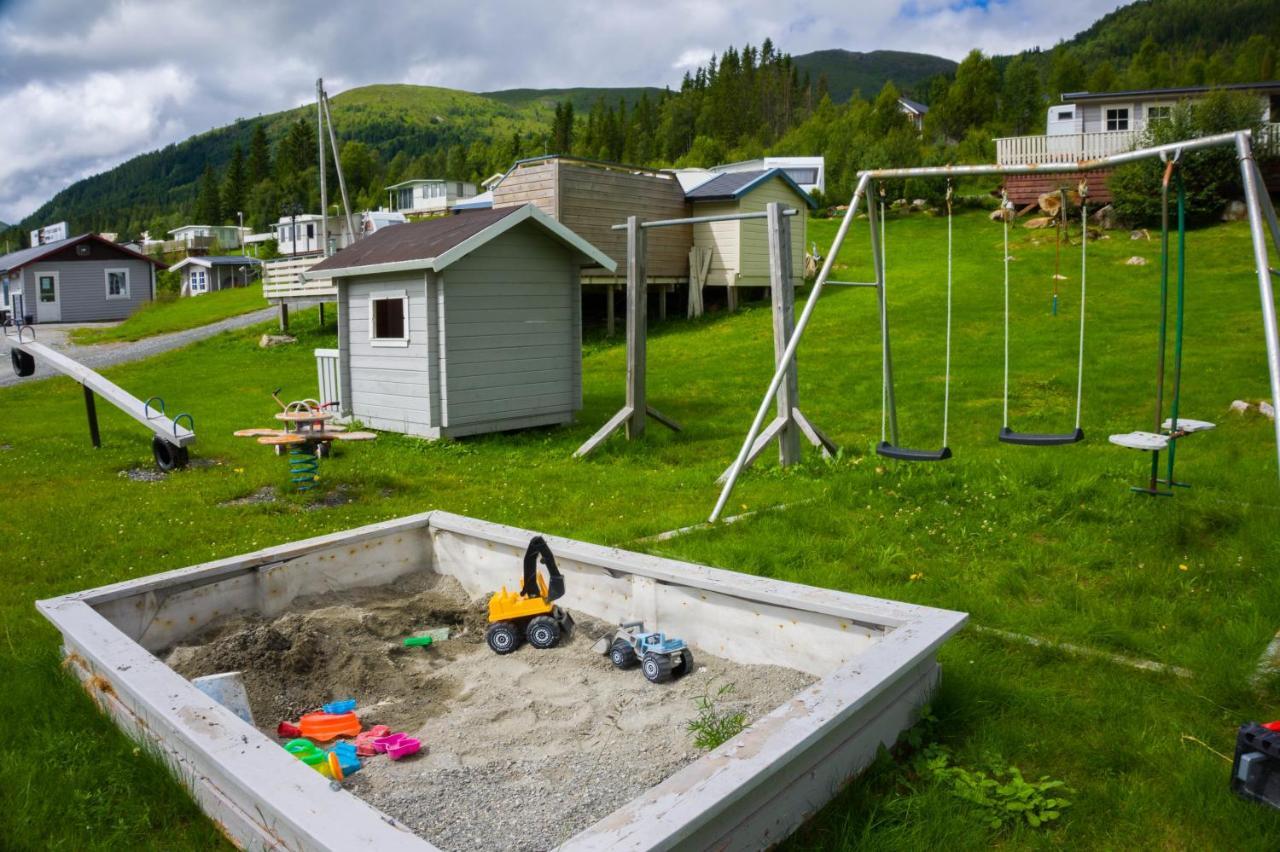 Отель Smordal Hytteutleie Og Camping Нурфьордэйд Экстерьер фото